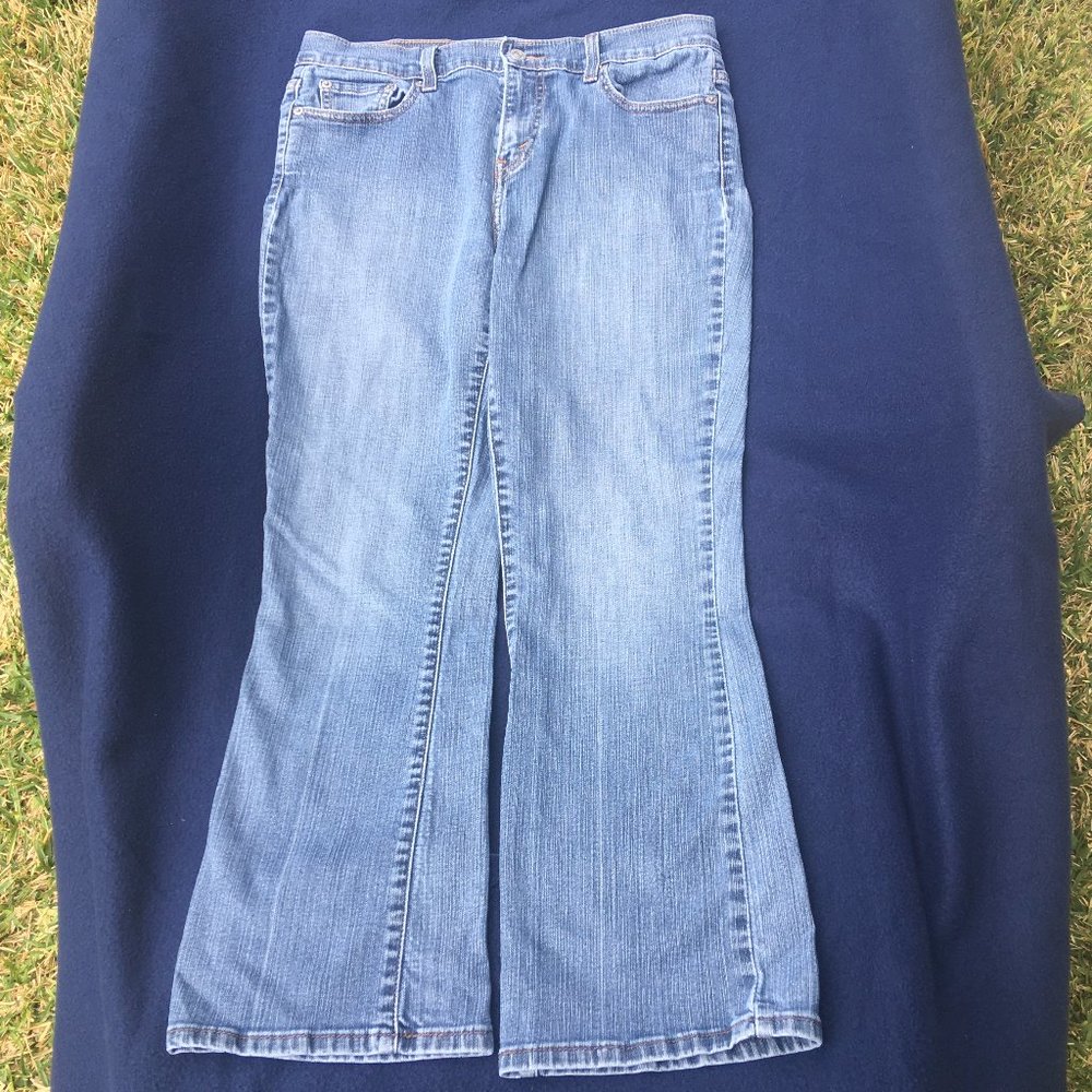 Levi's Boot Cut Jeans - Picture 9 of 9